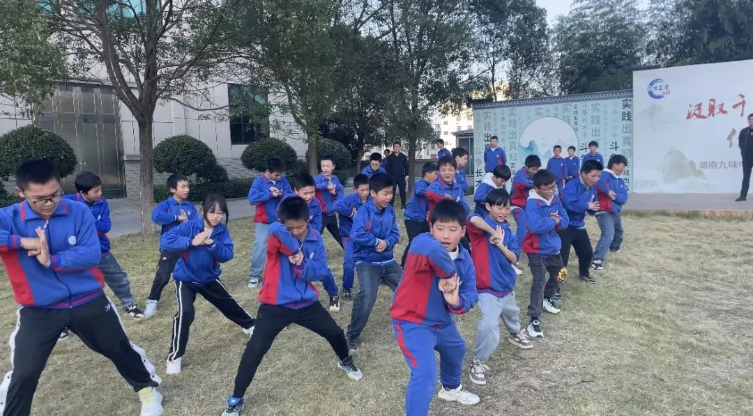 一場有趣的中醫(yī)藥研學(xué)活動在湖南九味中醫(yī)藥研學(xué)實(shí)踐基地成功舉辦