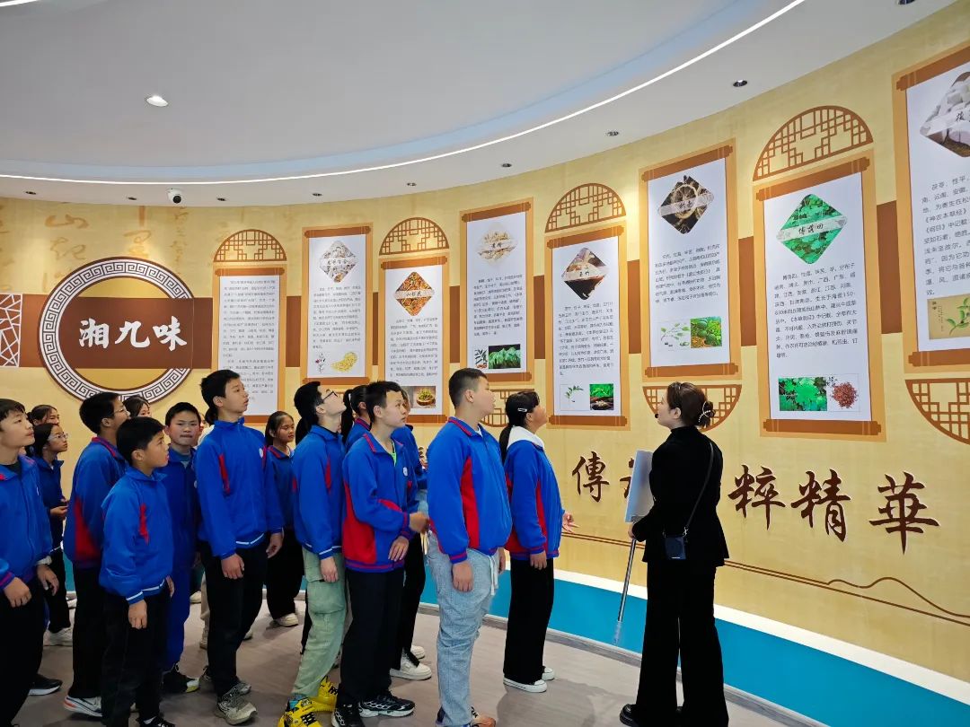 一場有趣的中醫(yī)藥研學(xué)活動在湖南九味中醫(yī)藥研學(xué)實(shí)踐基地成功舉辦