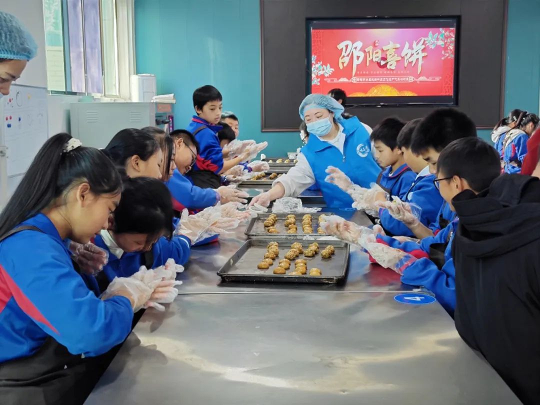 一場有趣的中醫(yī)藥研學(xué)活動在湖南九味中醫(yī)藥研學(xué)實(shí)踐基地成功舉辦
